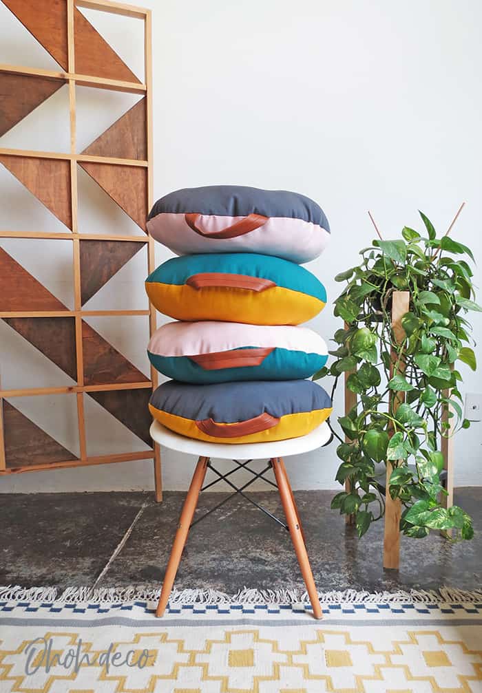 https://www.ohohdeco.com/wp-content/uploads/2019/05/how-to-sew-a-round-cushion-1.jpg