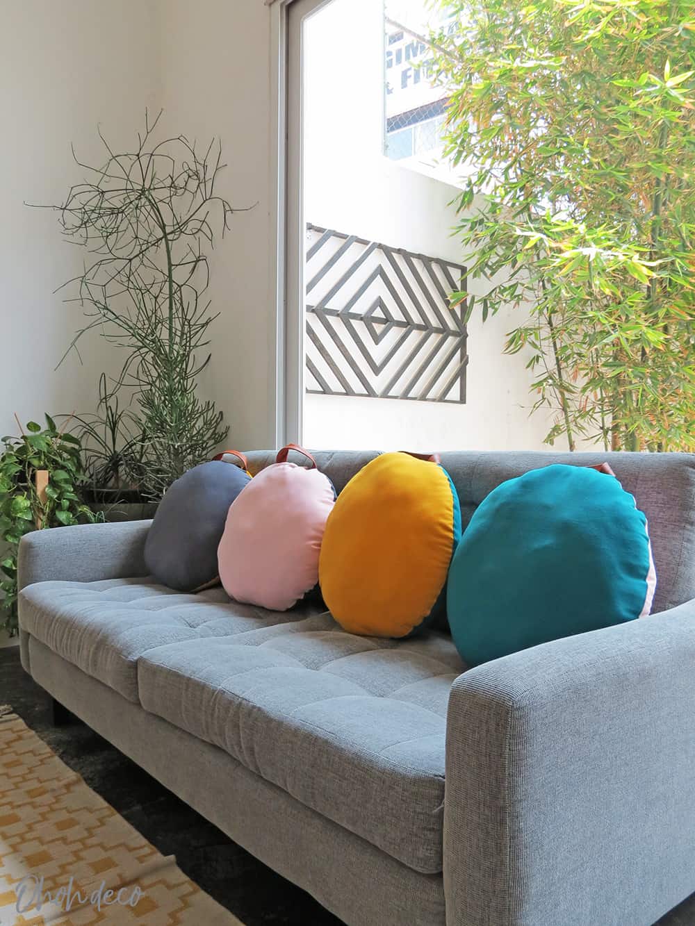 https://www.ohohdeco.com/wp-content/uploads/2019/05/how-to-sew-a-round-cushion-9.jpg