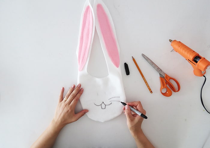 drawing bunny face bag