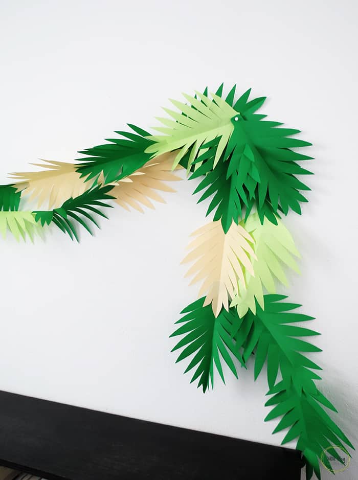 Make a paper leaves garland