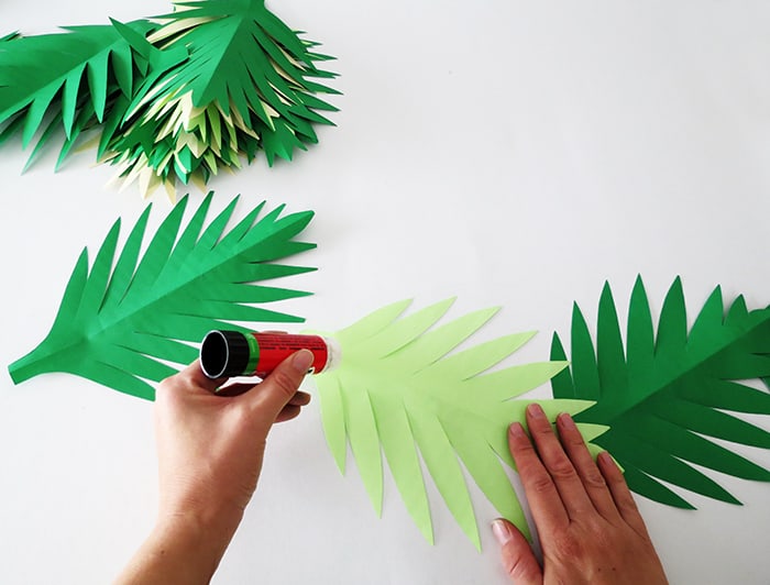 Make a paper leaves garland