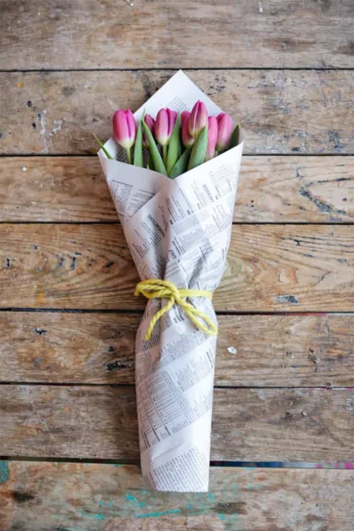 how-to-wrap-flowers-in-newspaper - Ohoh deco