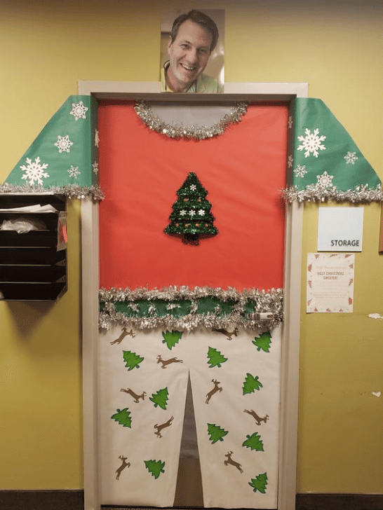 23 Hilarious Office Christmas Door Decorating Contest Ideas That Will ...