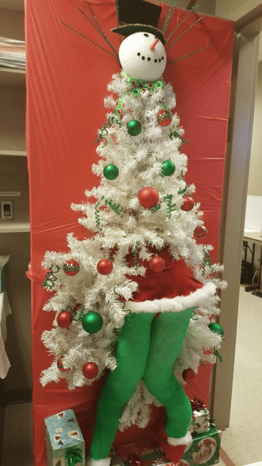 23 Hilarious Office Christmas Door Decorating Contest Ideas That Will Make You The Winner