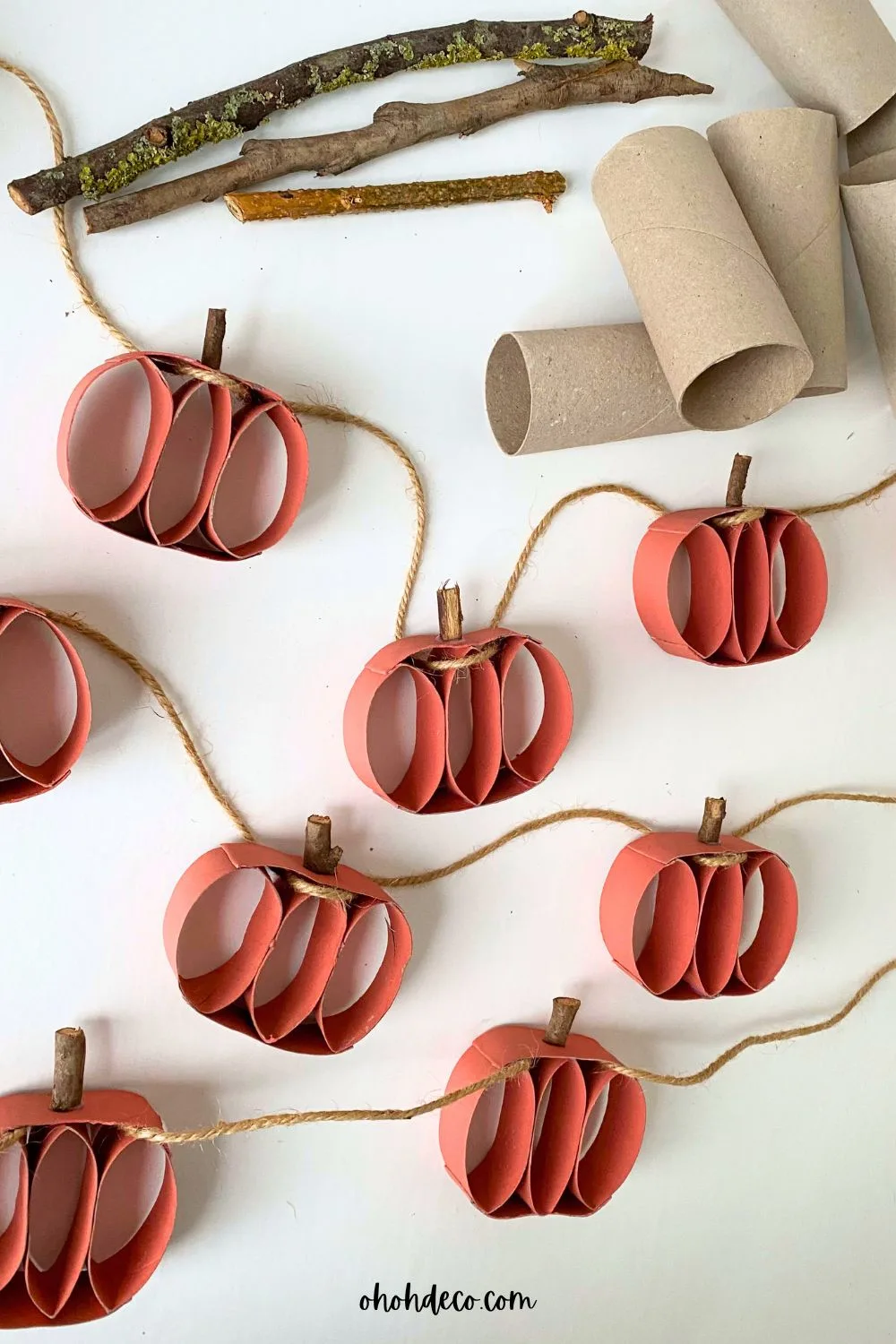 make pumpkin garland with toilet paper rolls