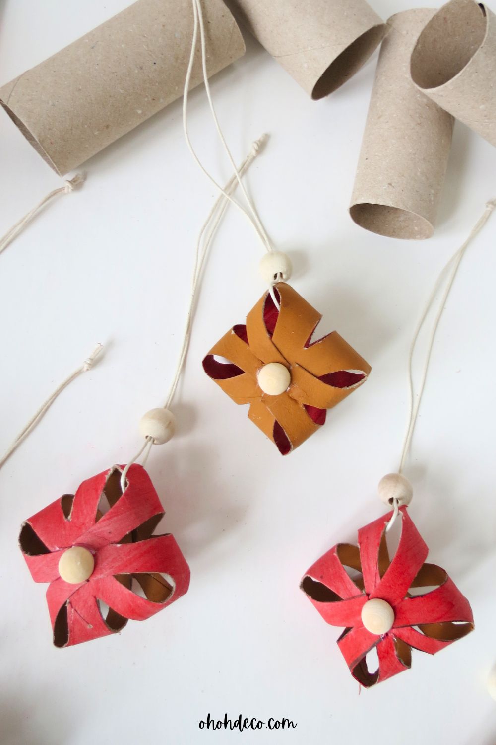 how to make christmas decoration with toilet paper rolls