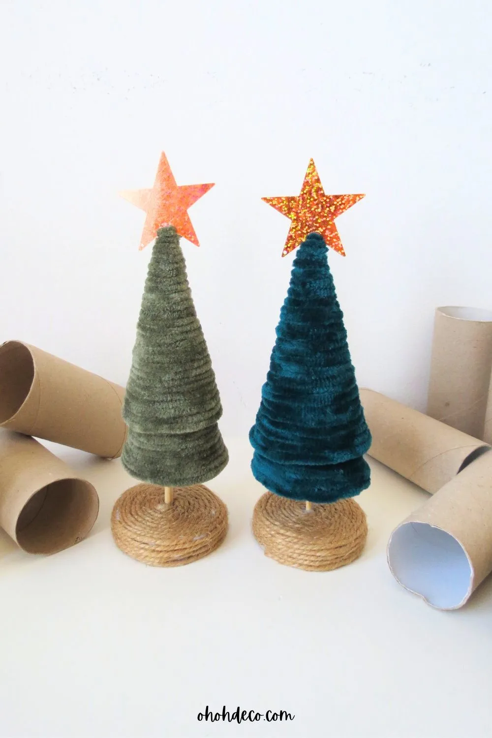 DIY a simple Christmas tree with toilet paper rolls