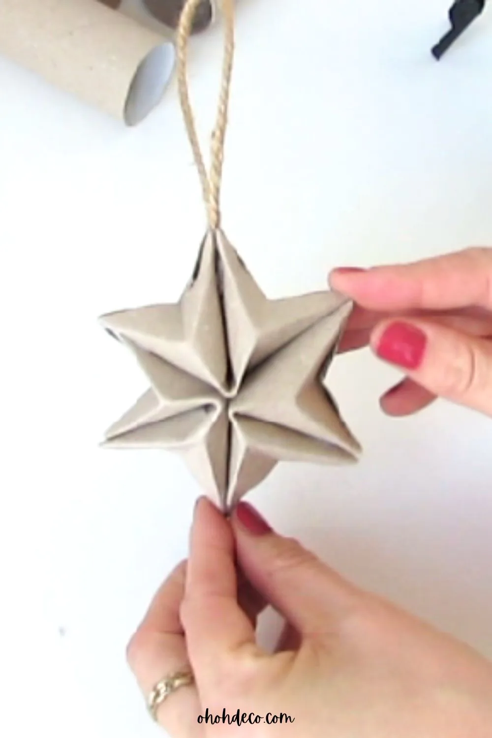 how to make a star with paper rolls